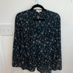 Boutique floral dark green top